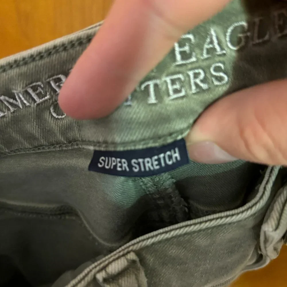AMERICAN EAGLE JEANS 4 Green‎ Super Stretch Distressted